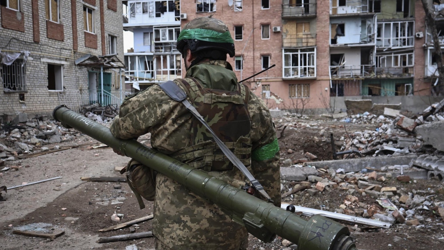 Ukraine đưa quân dự bị về giành Bakhmut sau khi Nga tuyên bố kiểm soát thành phố
